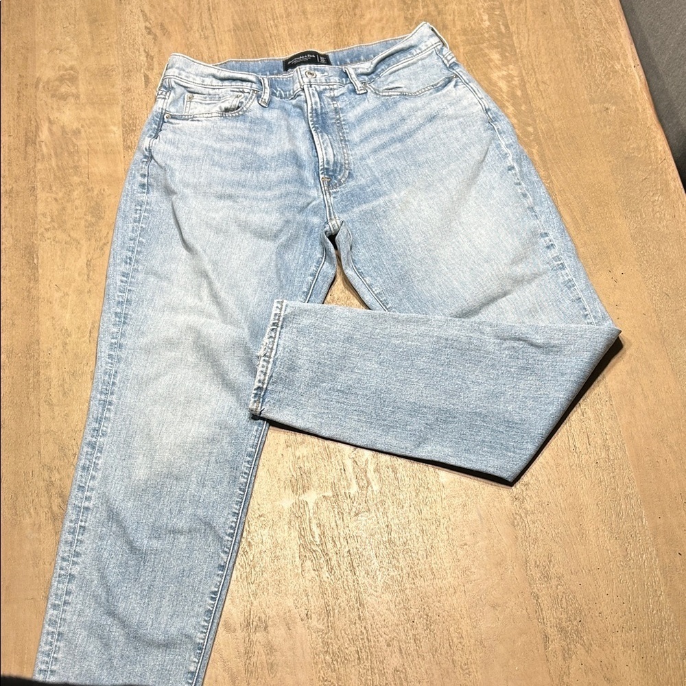 Abercrombie & Fitch Light Blue Jeans 32x32